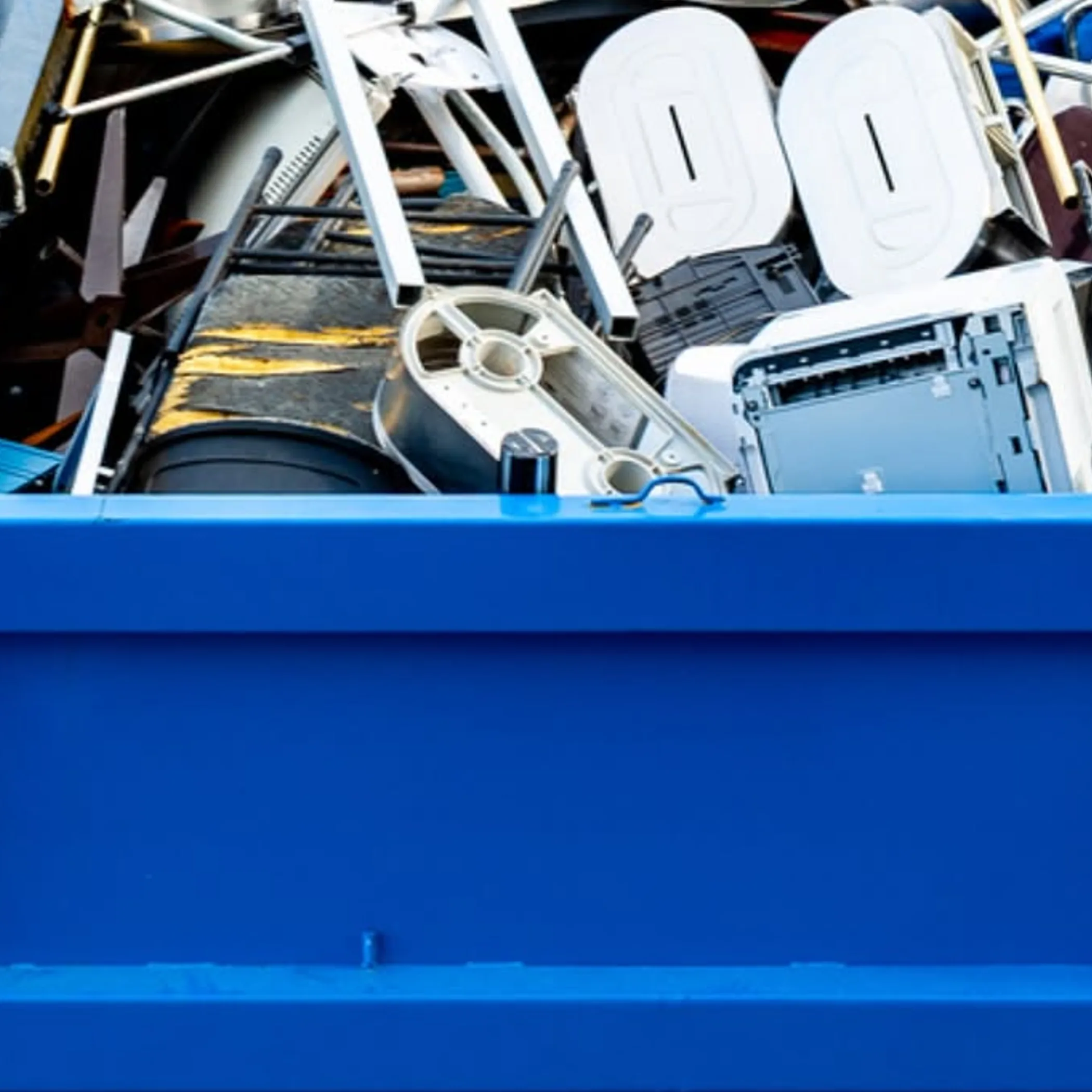 construction waste container with recyclable metal